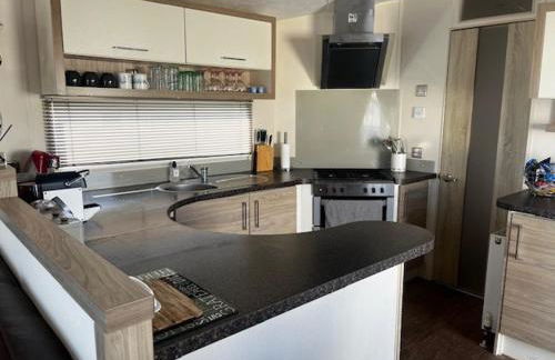 Static Caravan on the Jurassic Coast at Freshwater Beach Holiday Park - Photo 7