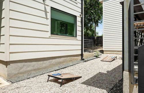 Modern Home with Casita - Balcony & Mins to DT ATX - Foto 31