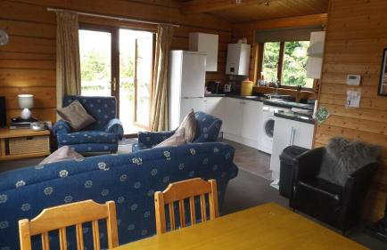 Hand built log cabin at Avonvale Holiday Lodges - Photo 19