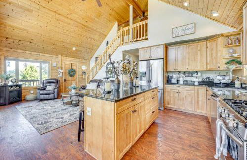 Lakefront Divide Cabin with Game Room! - Foto 11