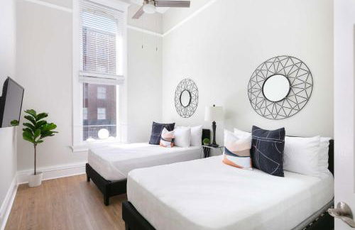 Bright 2BR Loft Sleeps 7 with Full Kitchen and Fast WiFi - Foto 9