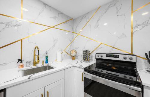 Hip & Quirky Montrose Flat with Pool Access & Parking - Foto 15