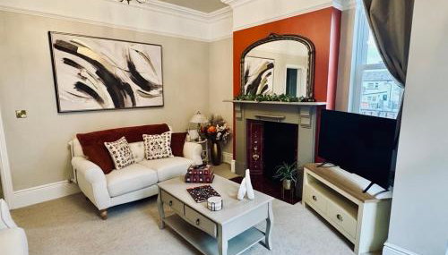 Moody House - Photo 5