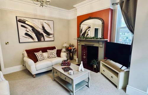 Moody House - Photo 5