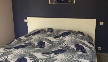 La maison parisienne maison deux pièces à louer au pied du métro - Foto 2