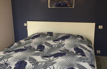 La maison parisienne maison deux pièces à louer au pied du métro - Foto 2