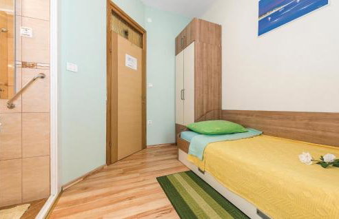 Awesome Home In Mirlovic Polje - Foto 42