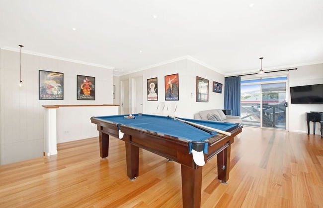 Hampton on Apollo - Ocean Mountain View Creekside Retreat Pet Friendly Free EV Charger Fireplace Wood Supplied During Winter - Photo 4