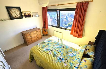 Roof Terrace, 2-bed 2-bath, Stoke Newington - Foto 24