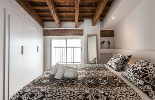 FLORIT FLATS - CENTER 2BR 2BA ATTIC TERRACE VIEW WIFi AC - Photo 33