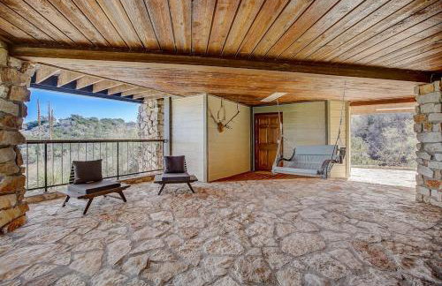 Stunning Lakefront Home with 2 Patios, Chef's Kitchen, & Lake Access - Foto 56