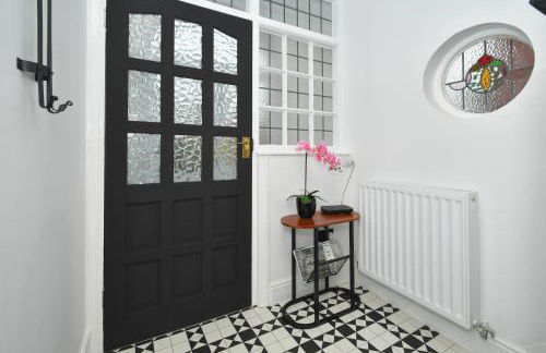 Moonlight House - sleeps 7, driveway, garden - Photo 22