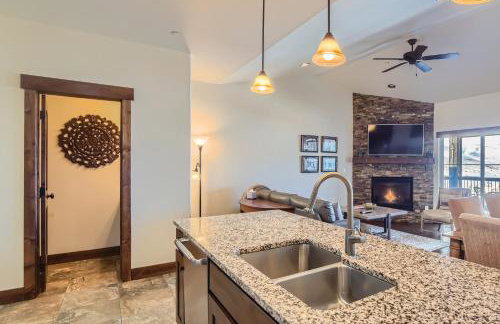 Private Hot Tub, Close to Resorts - Private Hot Tub - Close to PC, Mountain Mansion Family Getaway - Photo 17