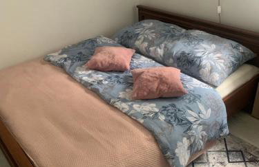 Domek w lesie blisko rzeki - Foto 11