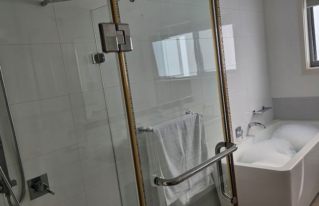 Penguin Retreat - Photo 18