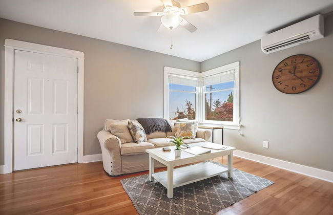 Walk to the waterfront The Cozy Cottage - Photo 6