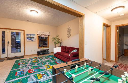 Leaf Peeper's - HUGE deck, pizza oven, Pac-man! - Photo 37