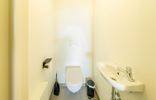 Stylish Retreat With Sauna - Photo 23