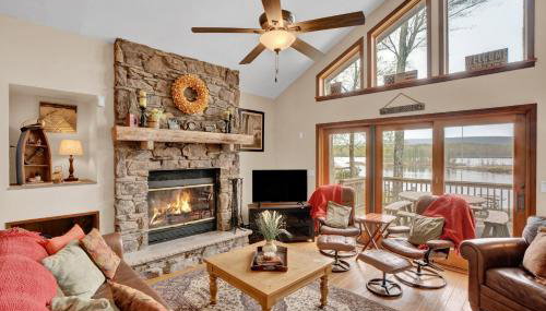 Lakefront Family Home, Kayaks, Hot Tub, Fireplace - Foto 4