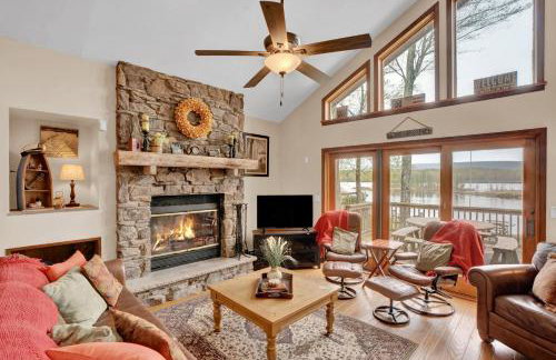 Lakefront Family Home, Kayaks, Hot Tub, Fireplace - Foto 4