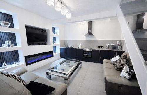 5 Bed Family Home in Treharris, Sleeps 1, Near Bike Park Wales - Foto 1