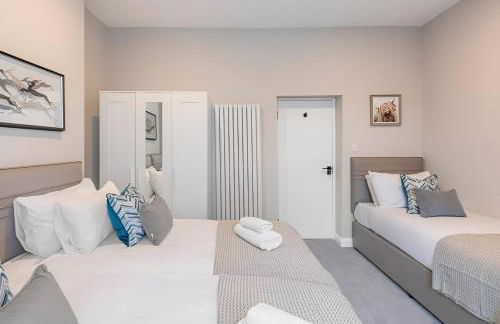 Earthy Elegance Stylish 4BR for Urban Escapes - Foto 50