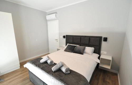 Tony's house in garden - Photo 16