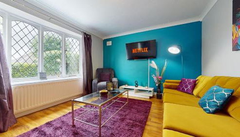 Charming 3 Bed Bungalow Parking & Wifi Business and Leisure by Jesswood Properties - Foto 2