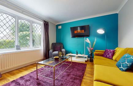 Charming 3 Bed Bungalow Parking & Wifi Business and Leisure by Jesswood Properties - Foto 2