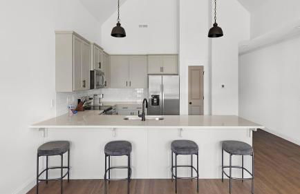 Landing Stylish 2BD Gym Clubhouse - Photo 11