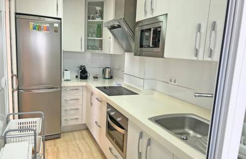 Playa y montaña. 1ª linea. Piscina. Parking . A/C - Foto 2