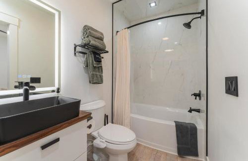 Artisan Oasis-hot Tub Fire Pit 8bd Whole House - Photo 24