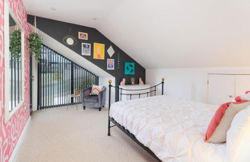 Creek View - A Tranquil Waterside Retreat with a Touch of Luxury and Pontoon - Photo 23