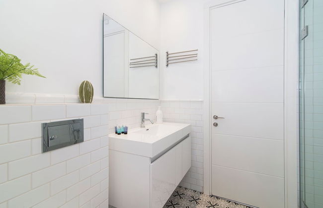 Bauhaus Boutique by TLV2rent - Photo 11