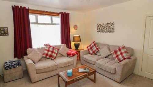 Thain House - Photo 4