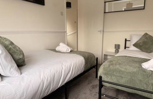 Woody Bank 3 Bed Sleeps 5 Parking WiFi Contractors - Foto 15