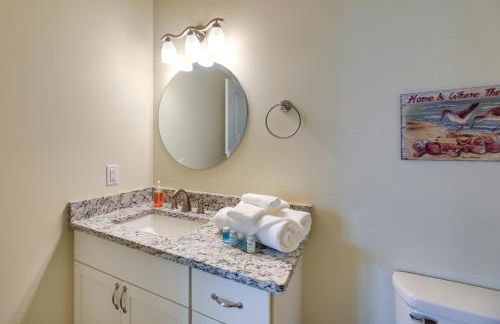 Emerald Isle Getaway with Decks and Beach Views! - Foto 23