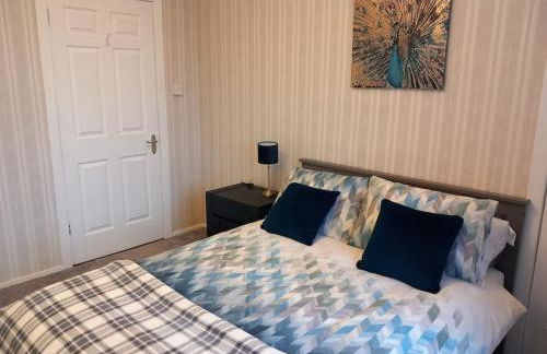 Springfield Apartment - Train to Glasgow or Edinburgh - Private Parking & Wifi - Photo 31