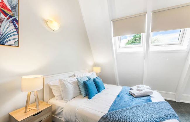 A Home away from Home - Netflix -Parking - Foto 3