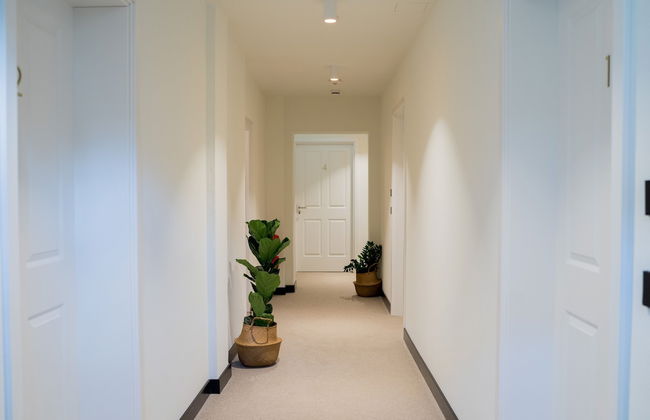 Bob W Peterhof - Photo 2