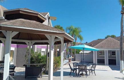 Two bed condo in Parkway Palms Resort - Foto 32