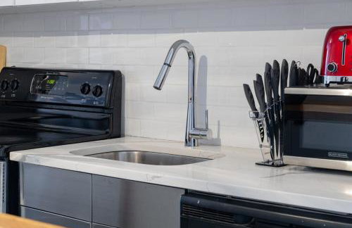 E10-1 Designer East Village Townhouse 1BR - Foto 64