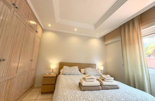 Villa Amorio a spacious modern getaway with a private heated pool & Sea Views - Foto 37