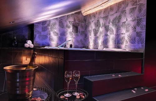 Suite Rouge baiser avec Jacuzzi privatif - LoveRoom Insolite - Foto 5
