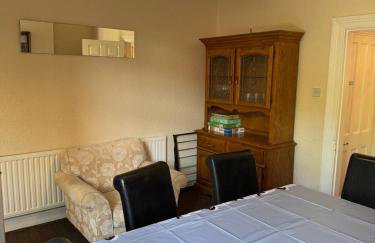 Large Traditional, Sleeps 8, 2 baths, Train, Tram, Pubs, Hucknall - Foto 32