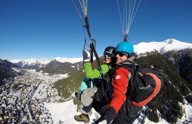 Volo in parapendio sulle Alpi svizzere - Foto 3