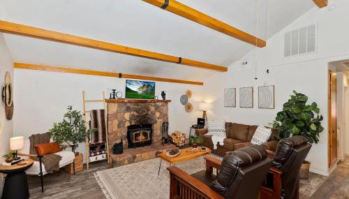 Bear Cub Cottage in Big Bear w/ HotTub & Firepit - Foto 4