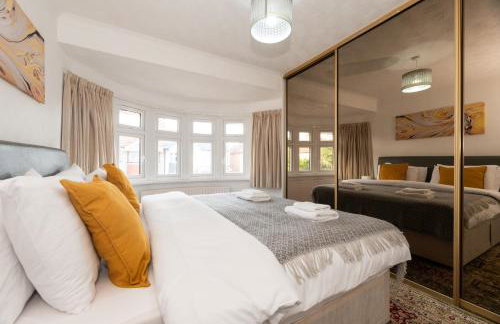 4 Bedroom Family Home In South East London - Photo 10