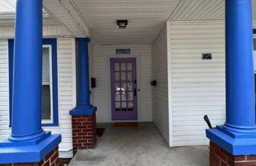 The Purple Door apt in the heart of Radford city - Foto 6