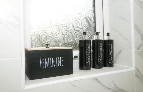 Luxury 3-Bedroom Home , with Free parking - Photo 18